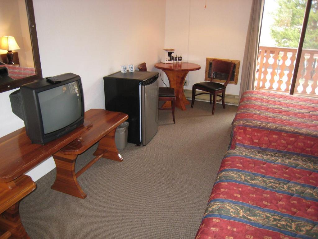 Alpen Motel Radium Hot Springs Habitación foto